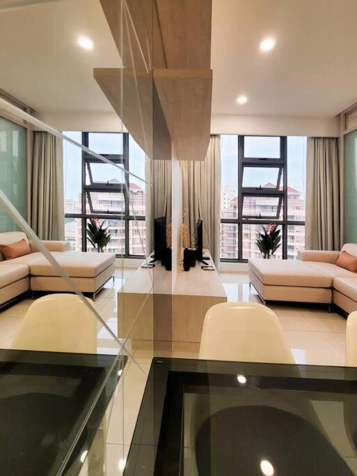 The Robertson @ 118 Tower Super View