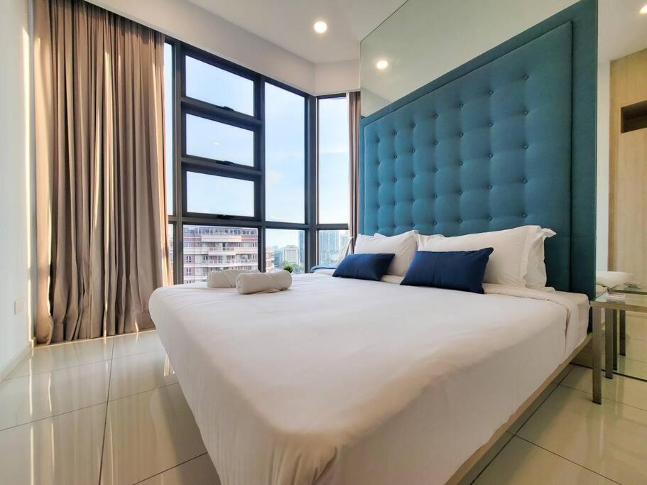 The Robertson @ 118 Tower Super View